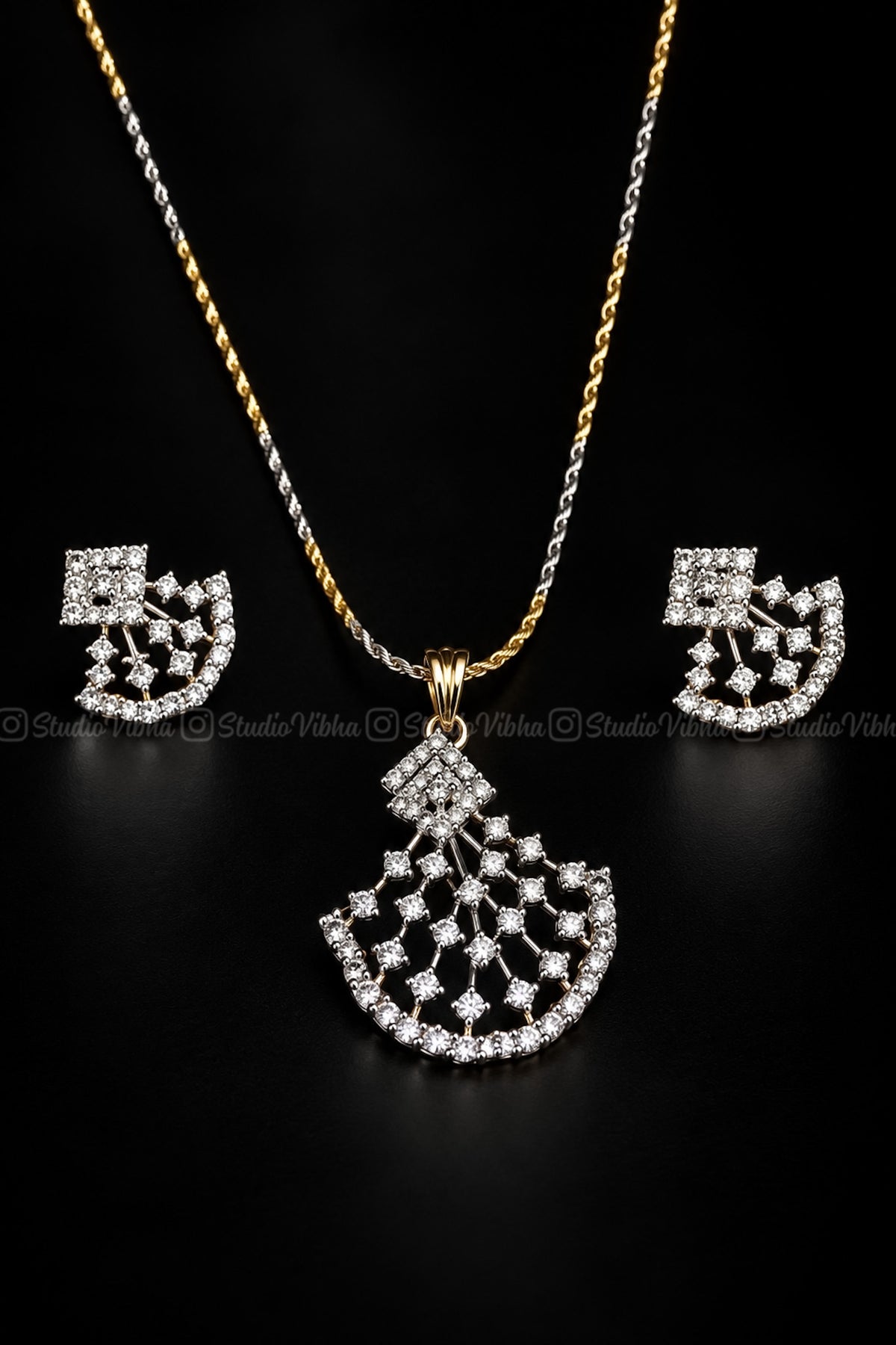 Visiri ~ Diamond replica AD pendant set