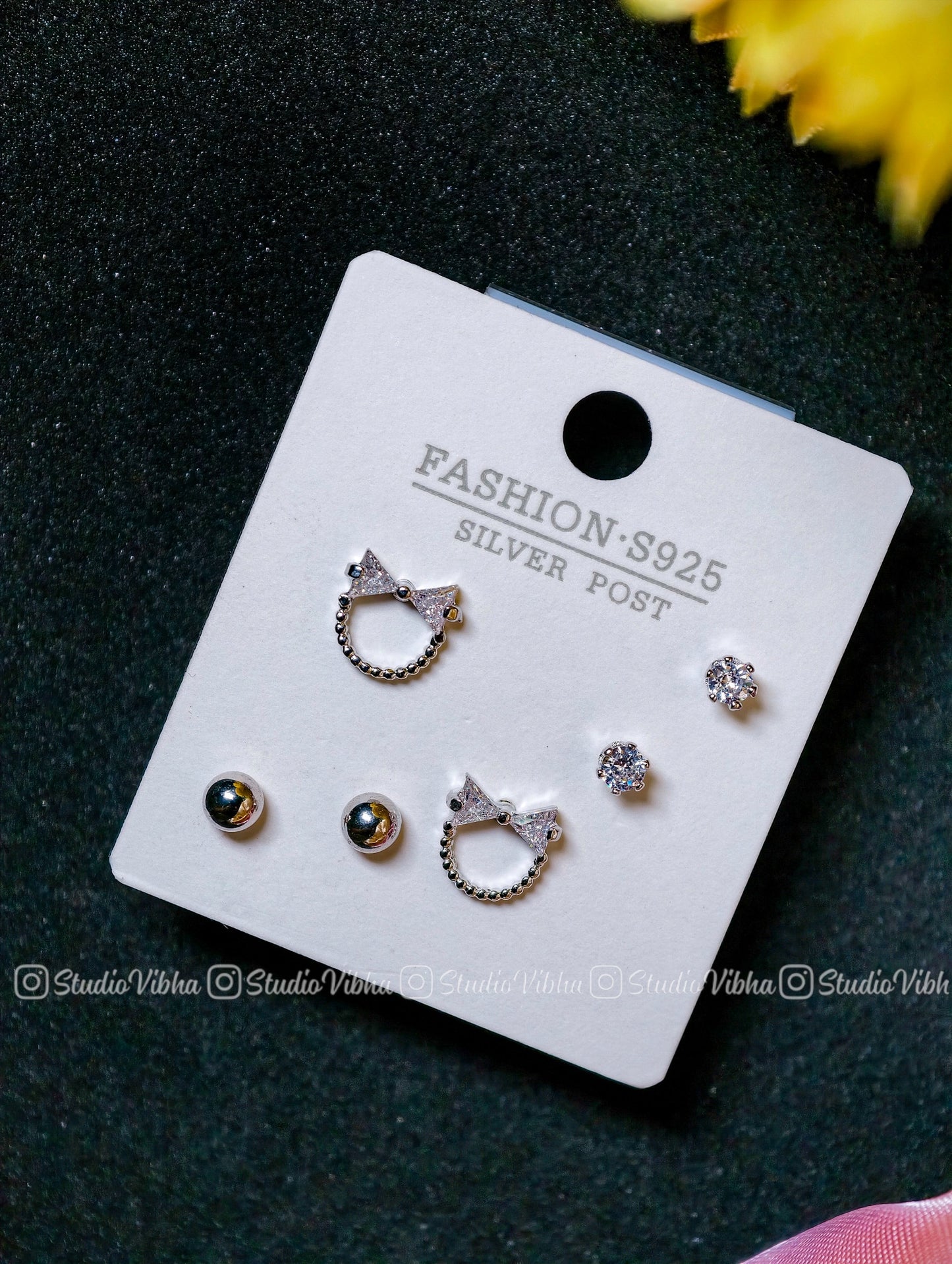 Secondary earring - Hello Kitty (mini)