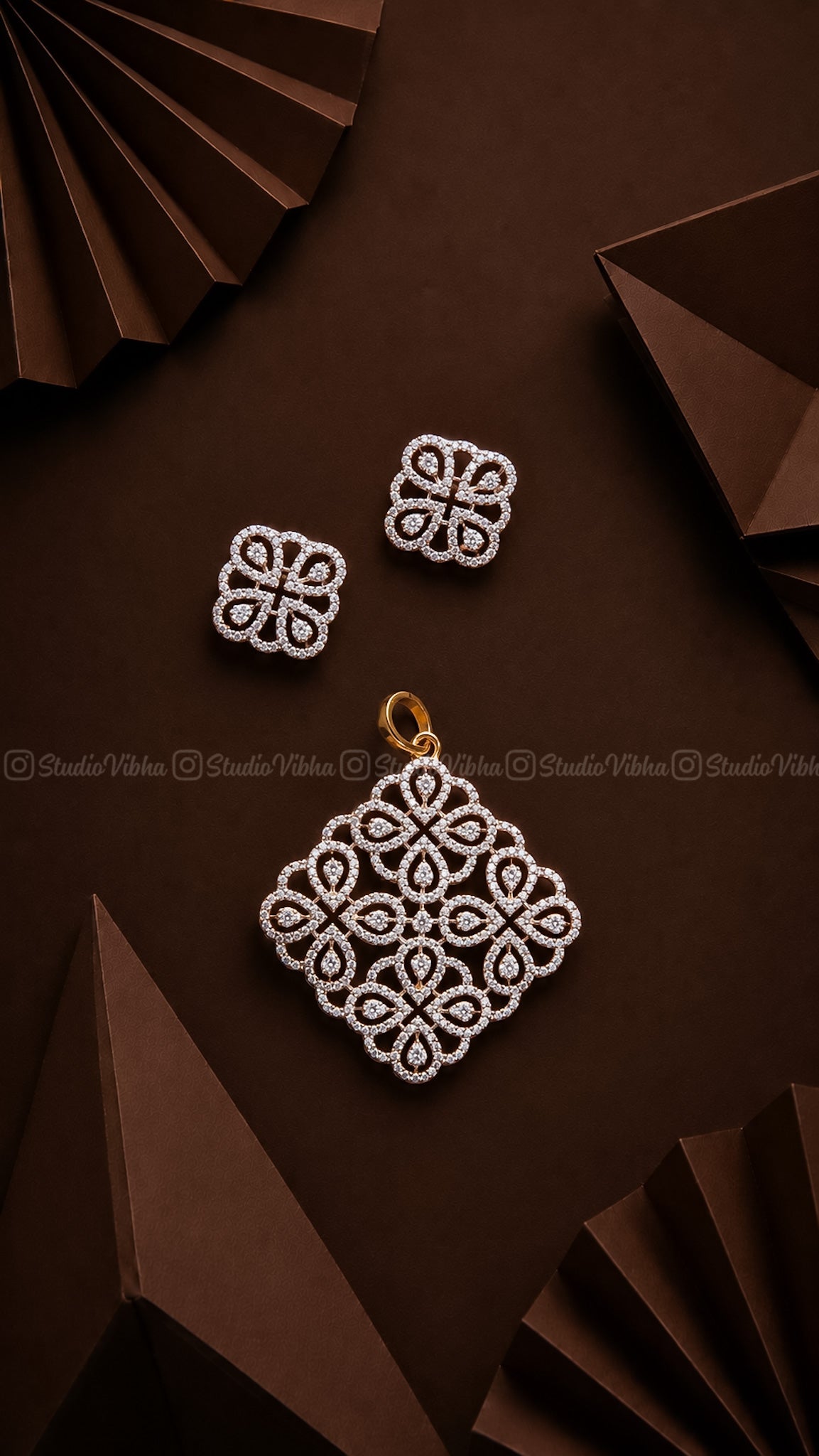 Muthu Neli Kolam ~ Traditional AD Kolam pendant set