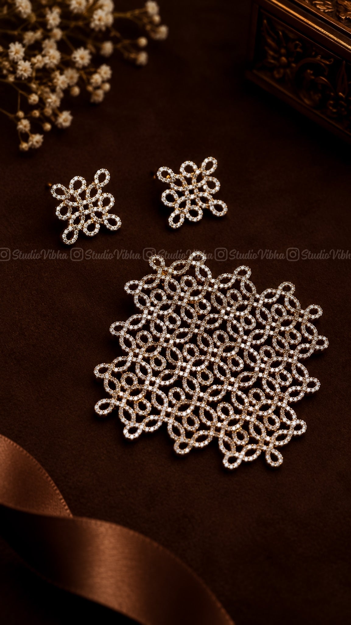 Sikku Valai Kolam ~ Traditional AD Kolam pendant set