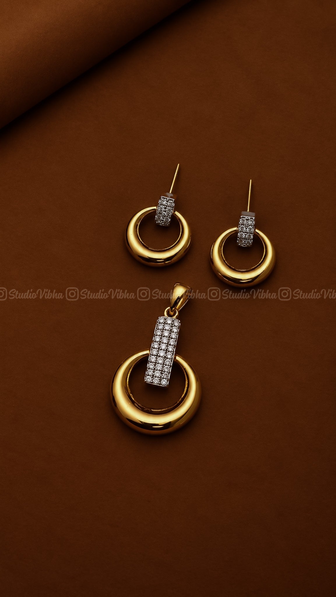 Thanga Valayam ~ Diamond replica AD Pendant set