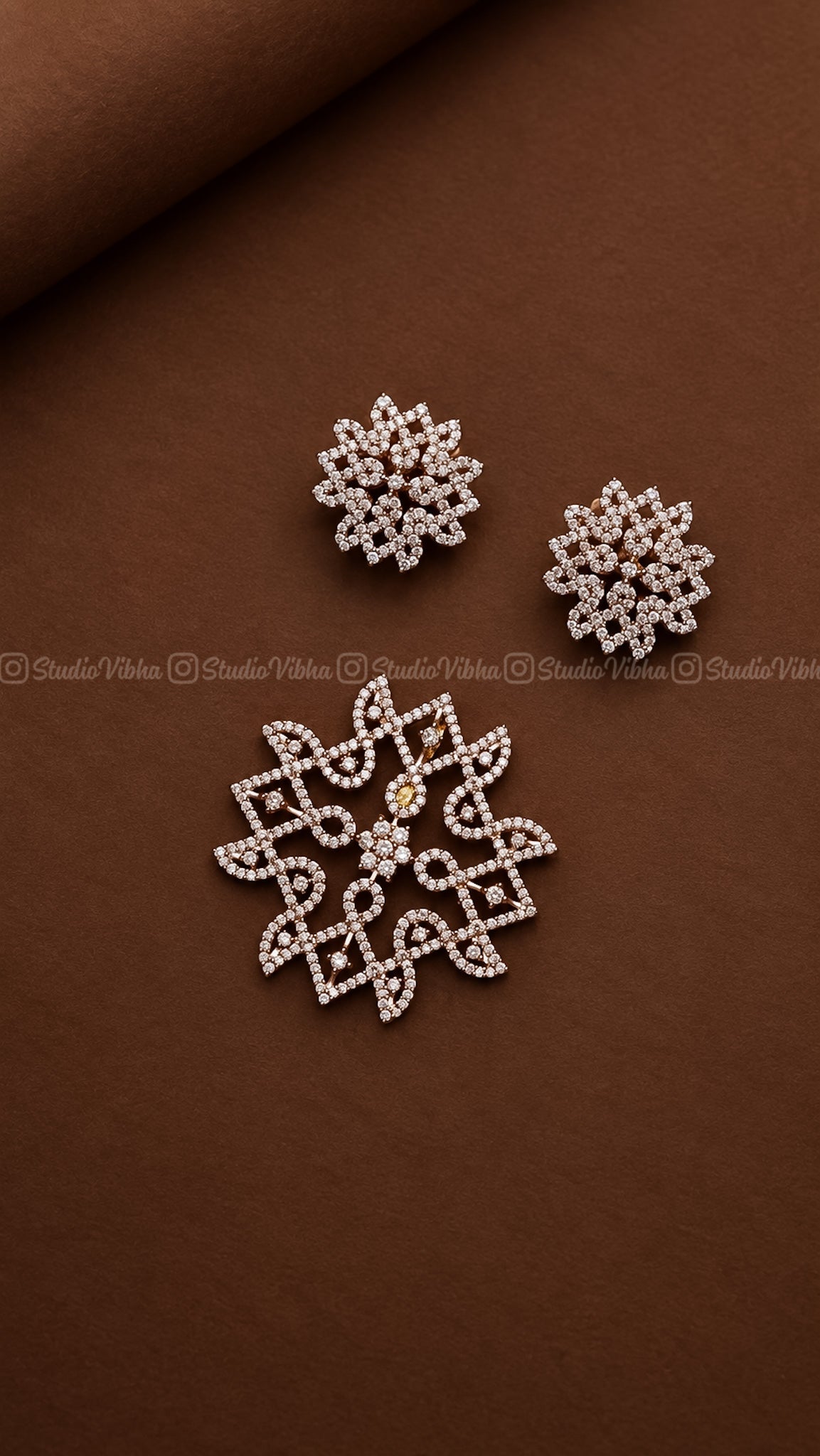 Ashtakonam Kolam ~ Traditional Kolam AD Pendant set
