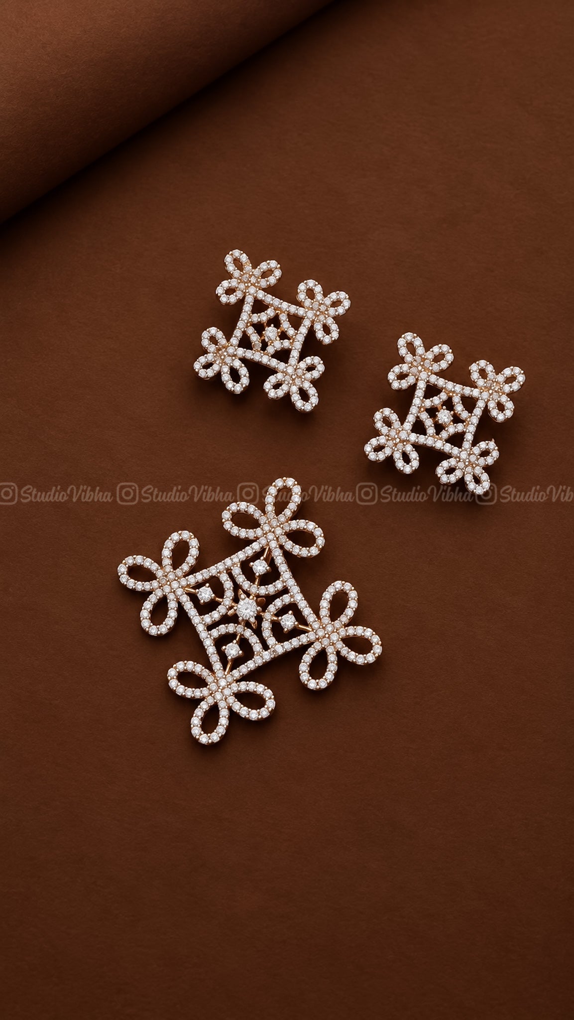 Pinnal Knot Kolam ~ Traditional Kolam AD Pendant set