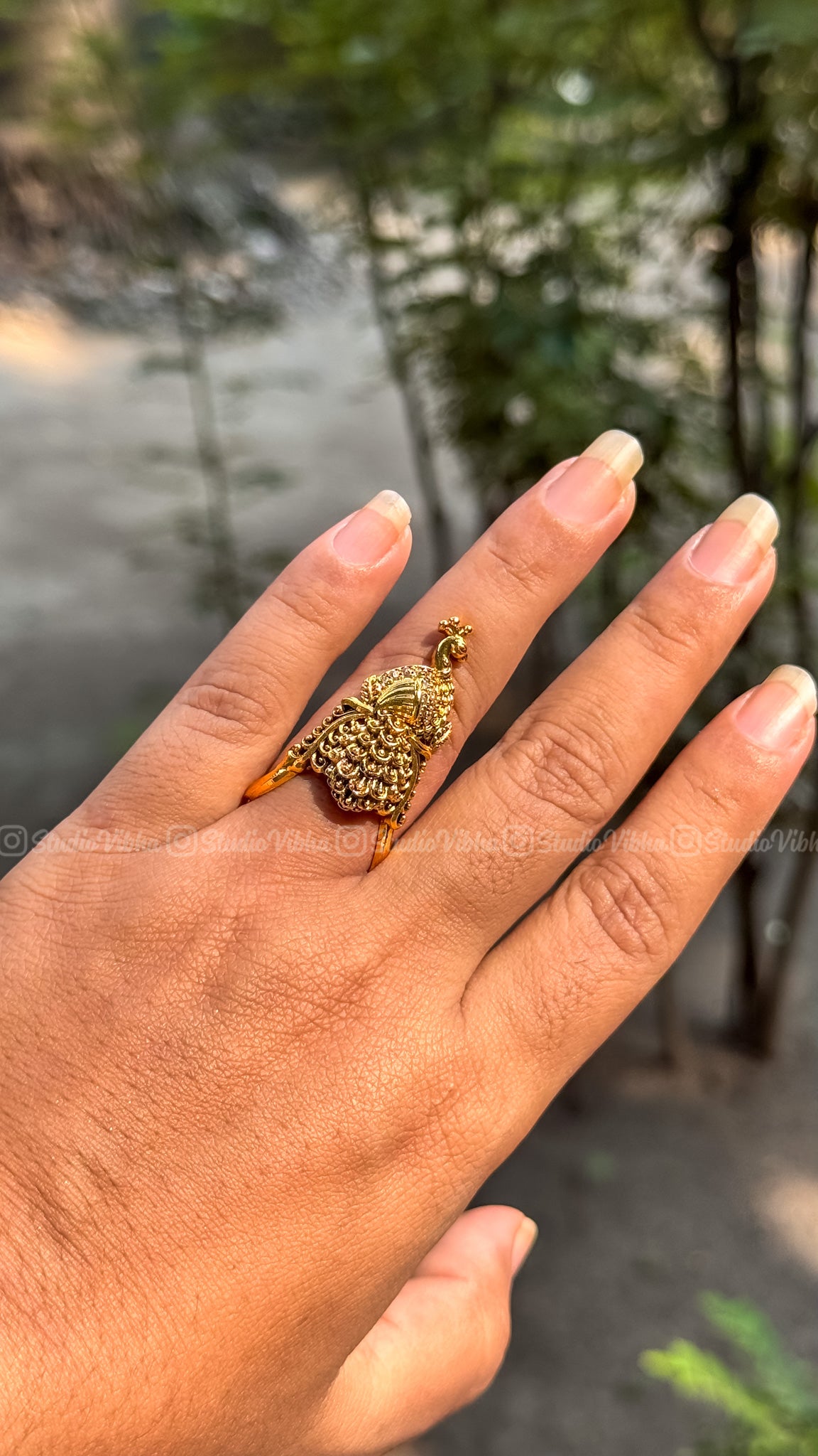 Thogai Mayil ~ Vintage NELI ring