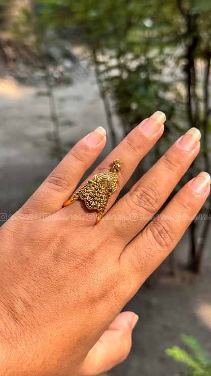 Thogai Mayil ~ Vintage NELI ring