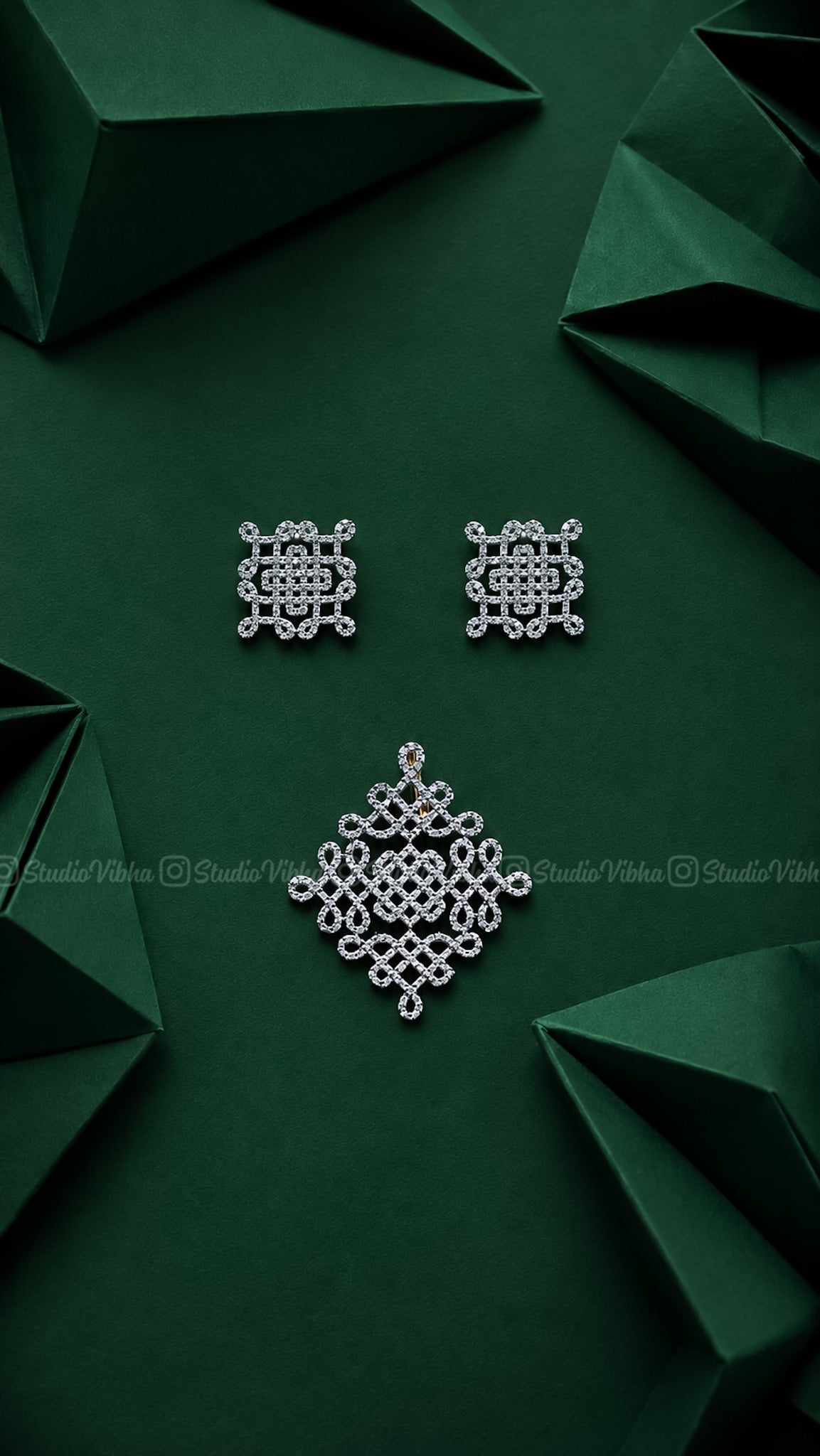 Sikku Kolam ~ Traditional Kolam design Diamond pendant set