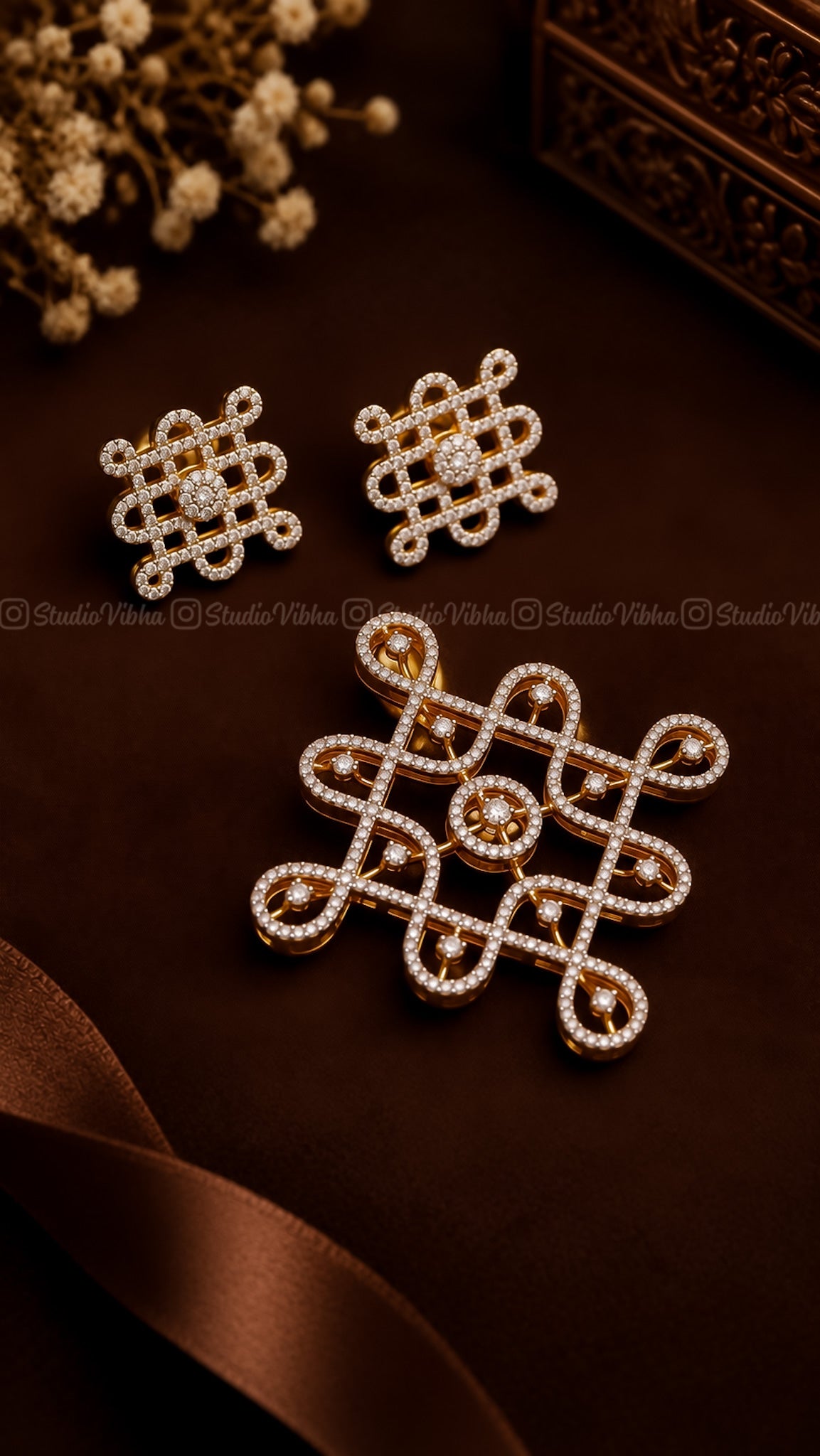 Thodar Pinnal Kolam ~ Traditional AD Kolam Pendant set