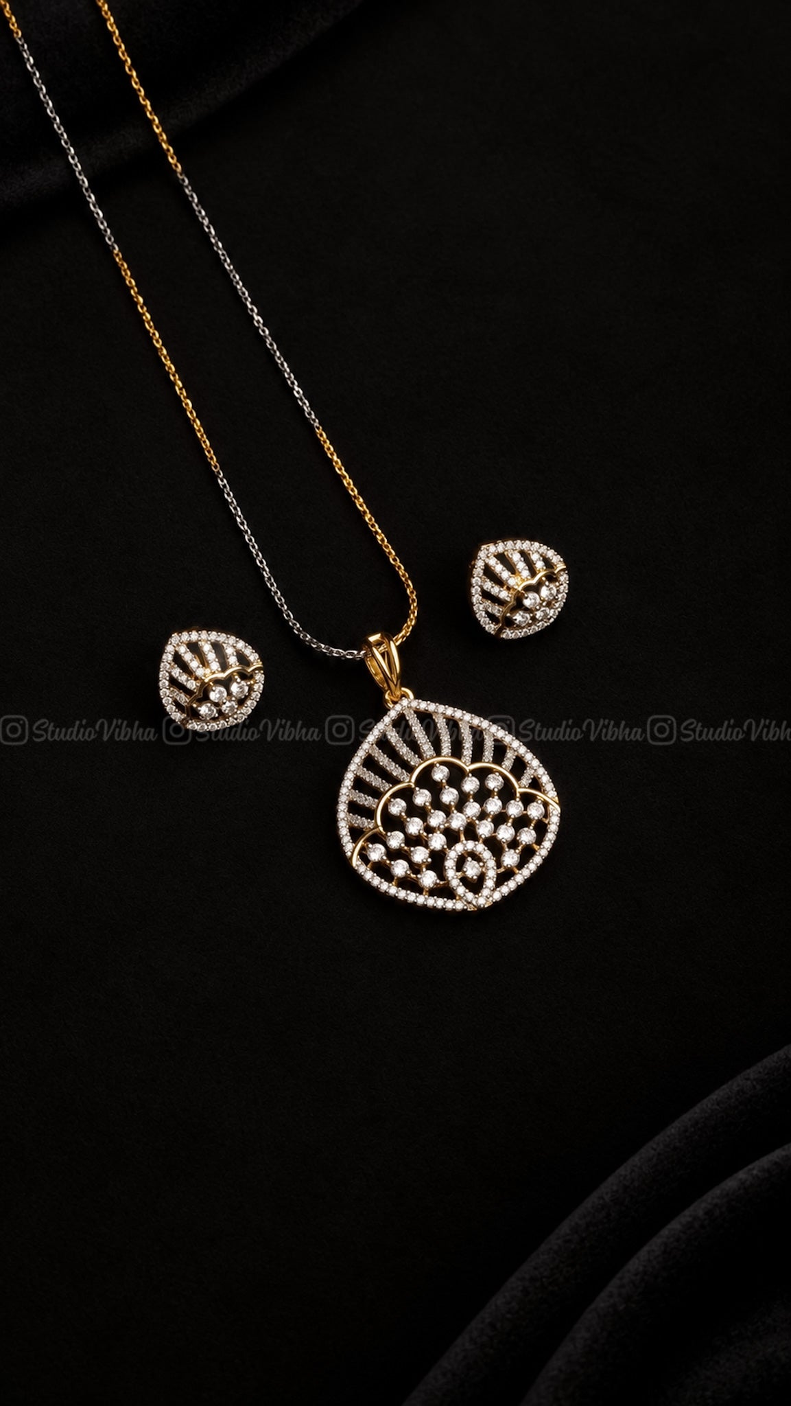 Mayil Thogai ~ Rangoli AD pendant set