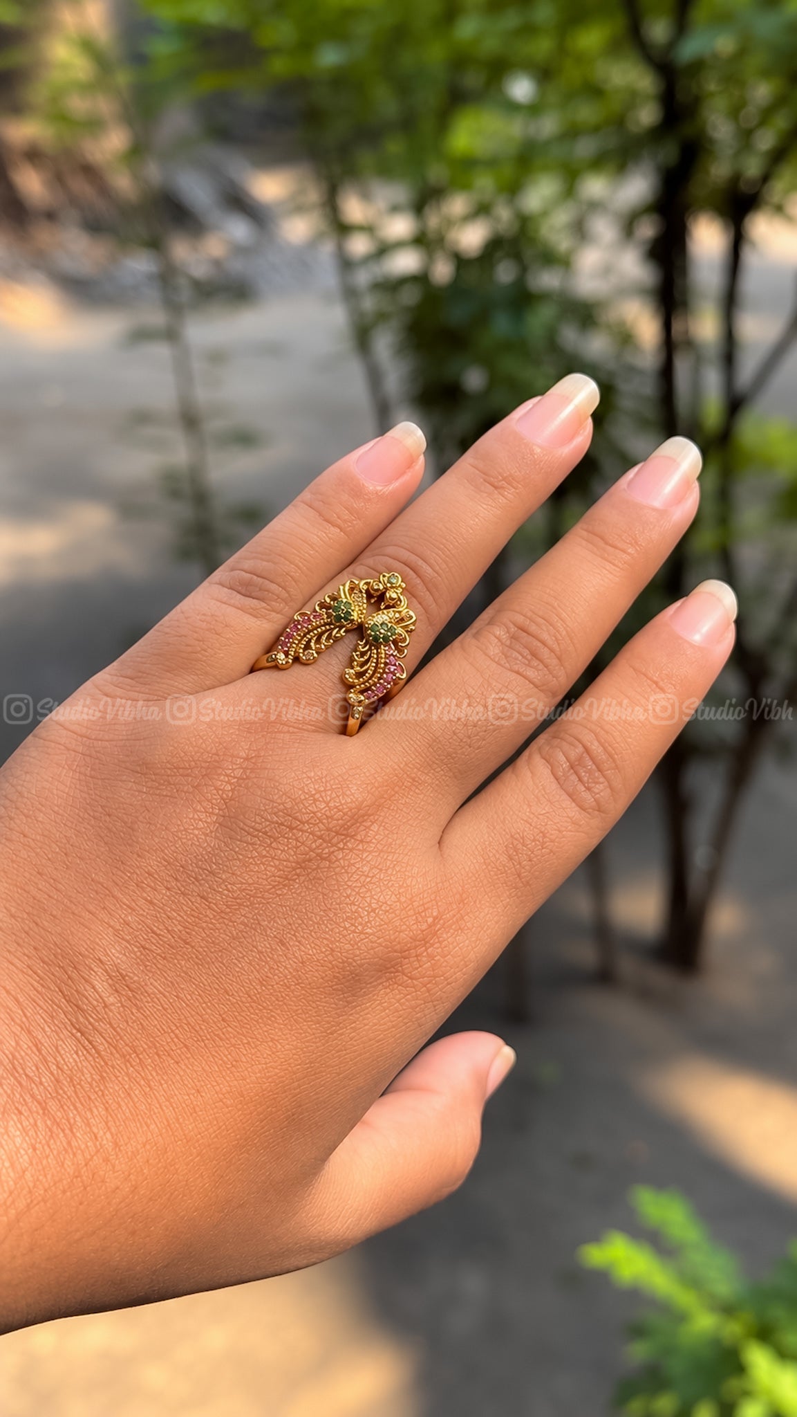 Rettai Mayil ~ Ruby & Emerald stone Vintage NELI ring