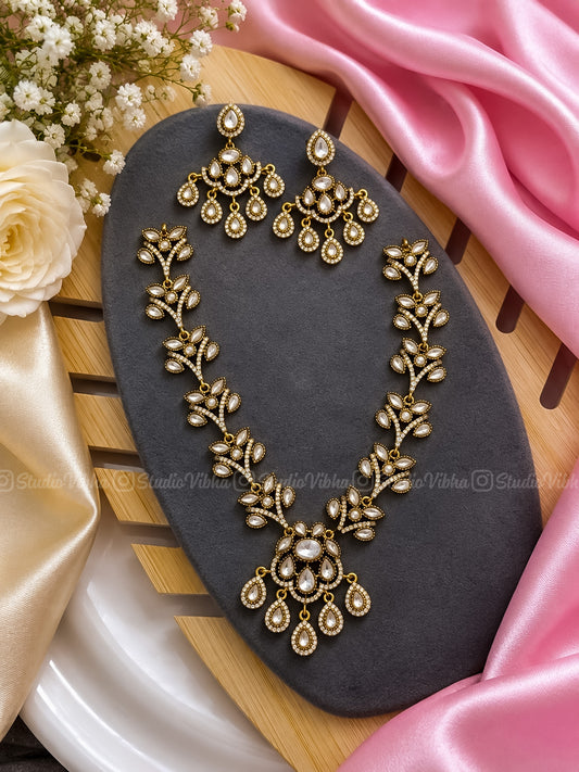Vineira ~ Victorian Neckset