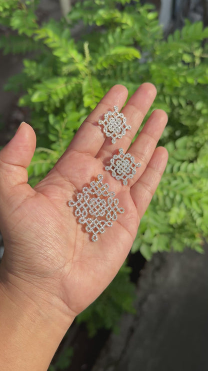 Sikku Kolam ~ Traditional Kolam design Diamond pendant set